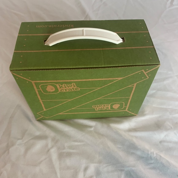 NWT Kiwi Crate My Spinning Colors - Picture 5 of 5